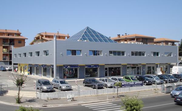 Centro Commerciale La Piramide